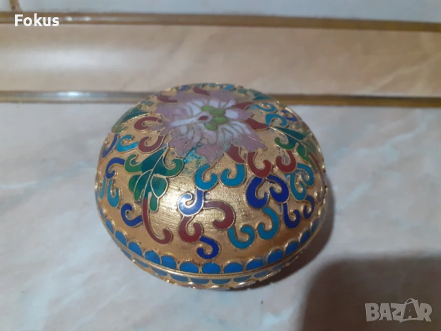 Стара бронзова кутийка с емайл клоазоне бижутерка, снимка 2 - Антикварни и старинни предмети - 53357148