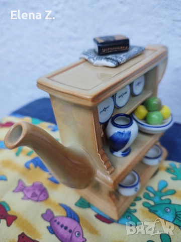 Колекционерски винтидж чайник на Paul Cardew - Small Welsh dresser, снимка 7 - Колекции - 52344504