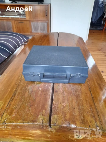 Старо пластмасово куфарче