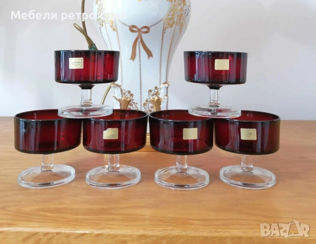 Елегантен комплект  от 6 бр. чаши ''Luminarc''. Изработени в рубинен цвят и прозрачно столче.