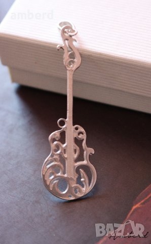 Сребърен медальон - китара, снимка 4 - Колиета, медальони, синджири - 37867739