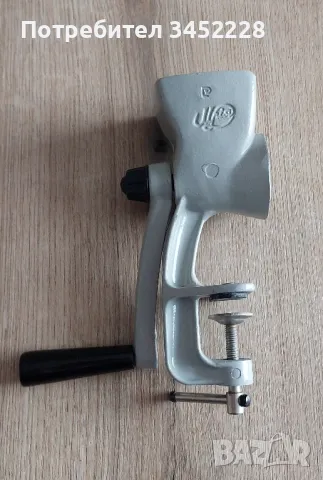 машинка за мелене на подправки нова ретро 