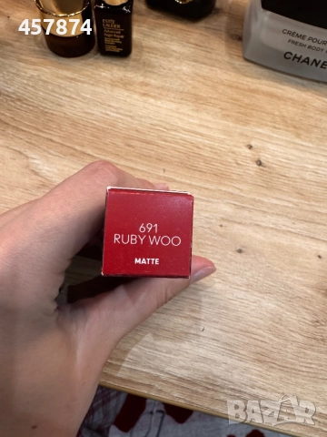 Червилото от MAC Cosmetics , снимка 3 - Козметика за лице - 52137312