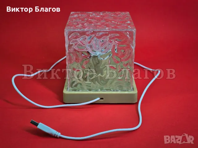 Квадратна лампа проектор - въртяща, снимка 3 - Настолни лампи - 49853322