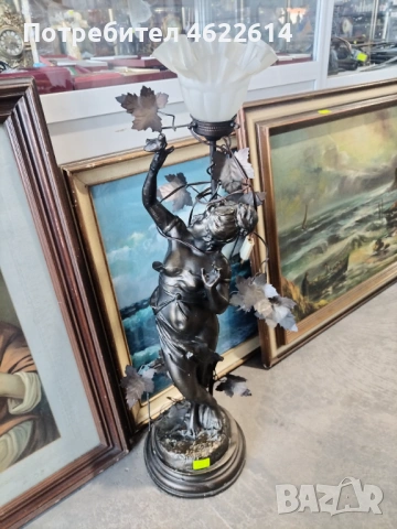 КРАСИВА НАСТОЛНА ЛАМПА С ФИГУРА