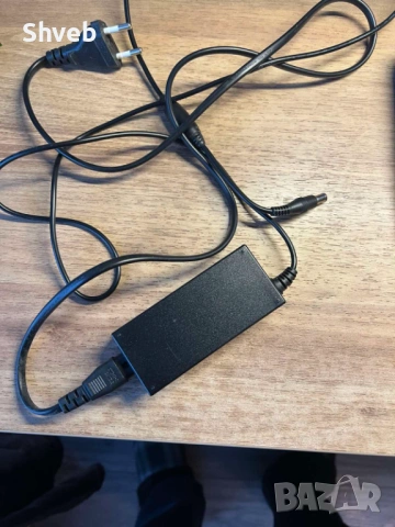 Samsung S22B300B 22" LED монитор с MagicAngle HDMI, снимка 4 - Монитори - 53104452