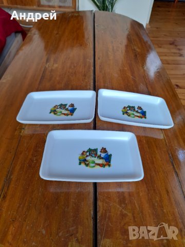 Стара пластмасова чиния,чинийки, снимка 2 - Други ценни предмети - 33250967