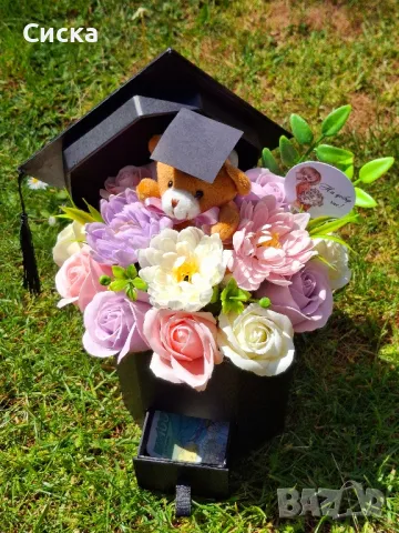 Тематични букети със сапунени цветя и плюшено мече за абитуриенти /абсолвенти