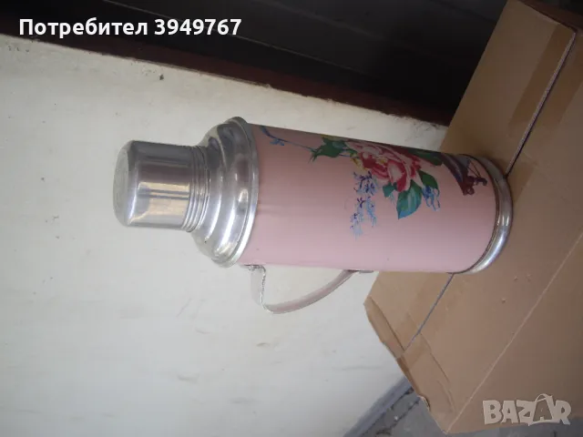 Стар отлично запазен термос.