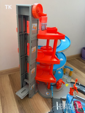 Продавам BBurago Mega Dealer Showroom Комплект за паркиране, снимка 3 - Коли, камиони, мотори, писти - 52921580