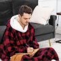 Плюшено Пухкаво Одеяло с Ръкави и Качулка Huggle Hoodie , червено и синьо, снимка 4