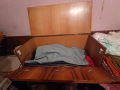 ПОДАРЯВАТ СЕ! Подарявам стари мебели - легла, шкафове, бюро, ракла, снимка 1