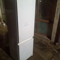 Хладилник с фризер за вграждане , снимка 1 - Хладилници - 43343426