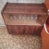 Гланциран дървен шкаф-витрина, снимка 3 - Антикварни и старинни предмети - 43990180