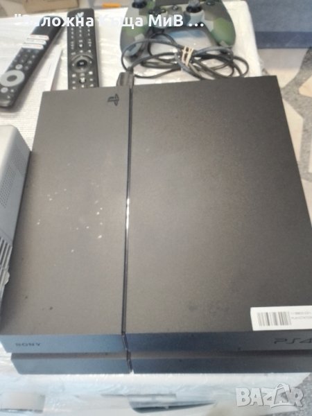 Конзола Sony PS4 + Джойстик + Кутия, снимка 1