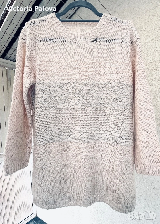 Скандинавско ръчно плетиво - нежен пуловер с фин люрекс, снимка 1