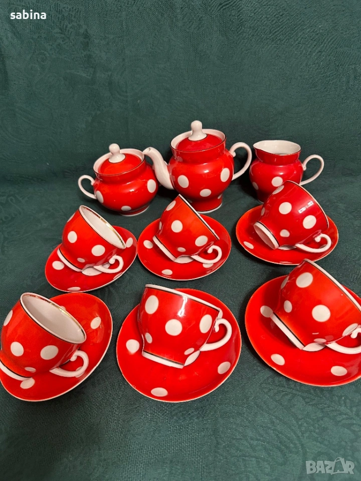 Съветски сервиз Барановски завод. Червен с бели точки, снимка 1