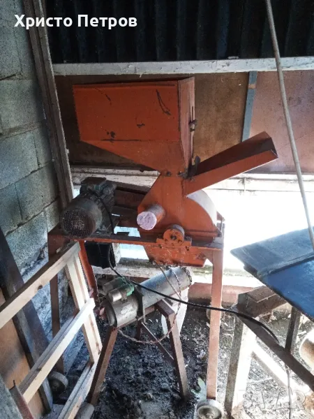 Продавам  машина за мелене на зърно., снимка 1