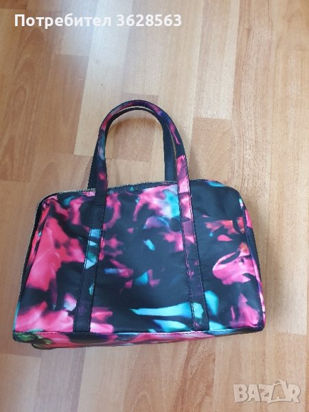 Дамска козметична чанта на цветя, снимка 1