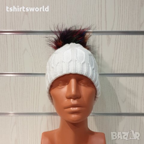 Нова зимна дамска бяла шапка с шарен помпон/пух, снимка 8 - Шапки - 35478437