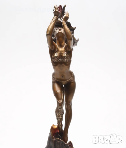 Бронзова фигура по рисунка на Борис Валехо от 1996г. Тегло 2.7кг., снимка 8 - Колекции - 53442417