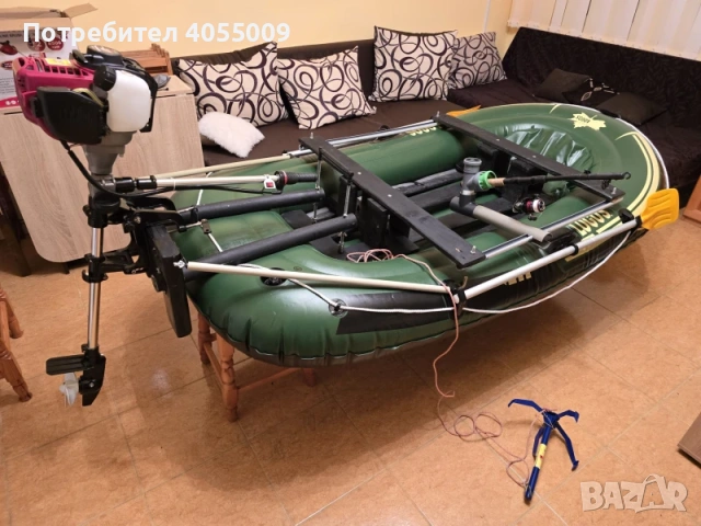 Надуваема лодка с бензинов двигател, снимка 2 - Воден транспорт - 53081872