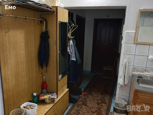 Собственик продава изгодно голям имот с ток и вода: 3 солидни къщи, 2 гаража, 4 мазета общо!, снимка 13 - Къщи - 52899773