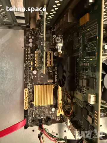 Сървър Asus - много подходящ за Дата База, снимка 5 - Работни компютри - 52188103