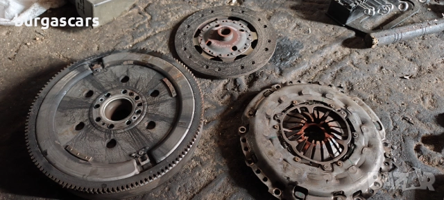 Демпферен маховик съединител Peugeot 407 2.0HDI - 250лв, снимка 3 - Части - 52041333