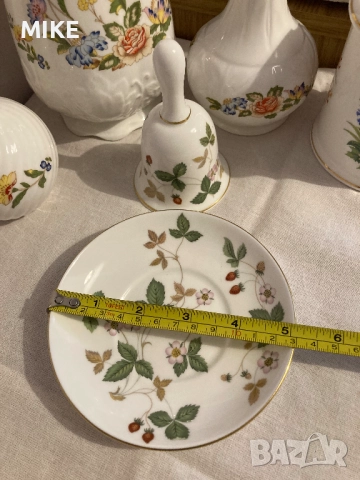 Порцеланови вази Aynsley  ,бурканче на Fortnum & Mason и чинийка и звънче на Wedgwood, снимка 4 - Други - 52325496