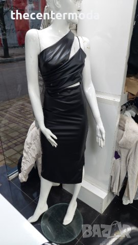 Елегантна черна рокля, снимка 2 - Рокли - 43212651