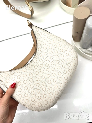 Guess монограм – оригинална, отлично състояние, снимка 3 - Чанти - 53102335