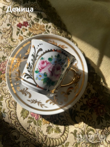 Не знам нищо за произхода им, но знам, че са изцяло ръчно декорирани и са мниго красиви 