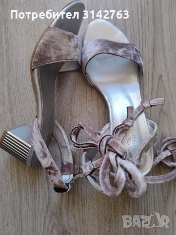 Елегантни сандали, нови.