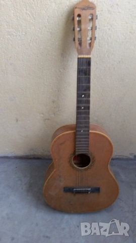 Стара българска китара Кремона