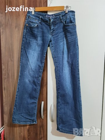 Дамски дънки с прав крачол