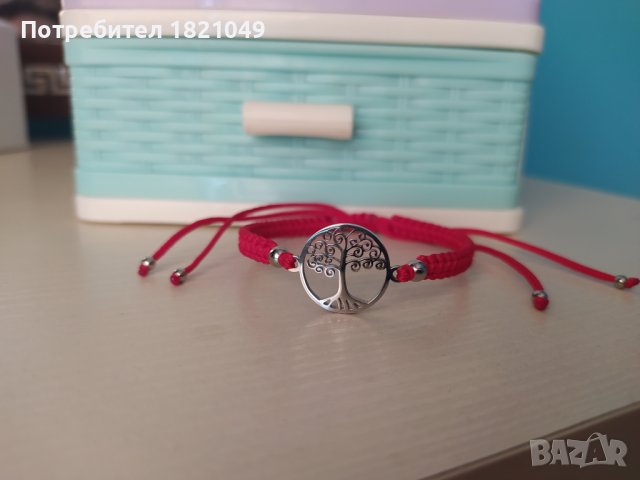 Гривна с червен конец и елемент "дървото на живота", снимка 3 - Гривни - 39929093