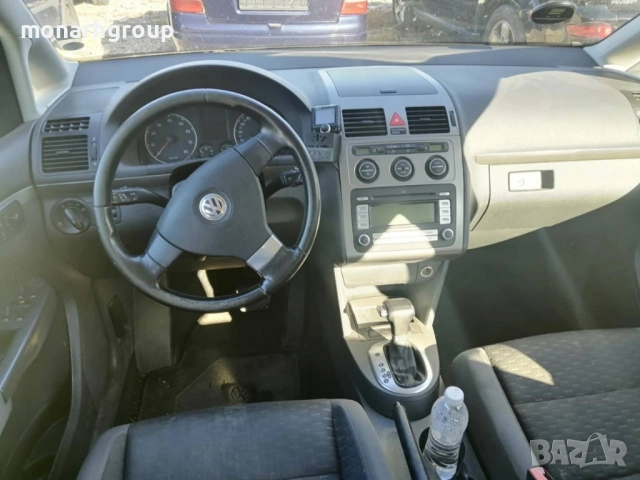 Лек автомобил Volkswagen Touran 1.4 TSI, снимка 7 - Автомобили и джипове - 52023980