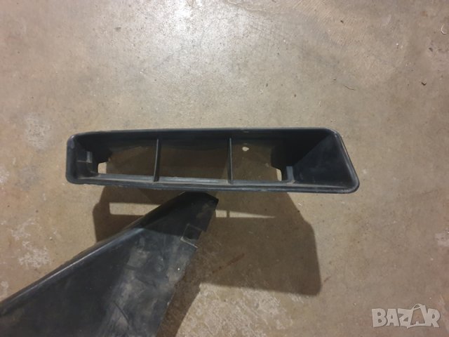 Продавам оригинален въздухозаборник стоящ отпред на маска за кутия въздушен филтър Audi A6 / Ауди А6, снимка 2 - Части - 38467144