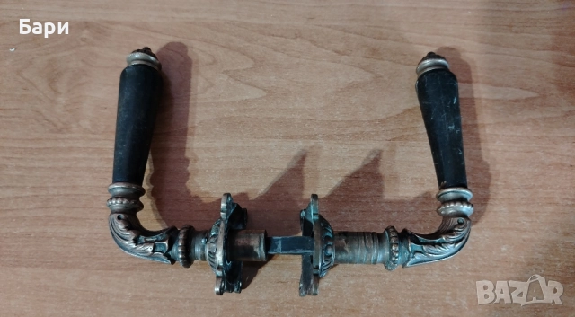 Антични бронзови дръжки за врата с рог , снимка 2 - Антикварни и старинни предмети - 52193395