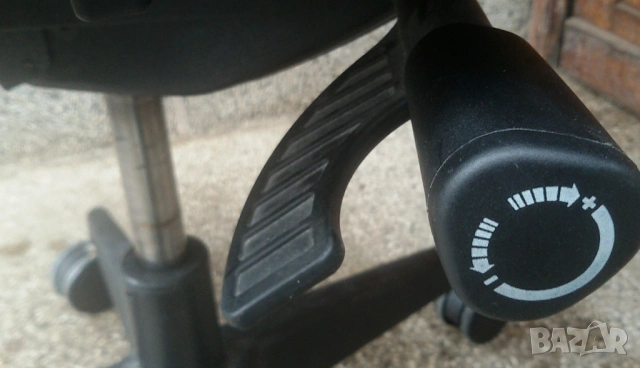 Офис стол Interstuhl със забележки по тапицерията, снимка 14 - Столове - 53020004