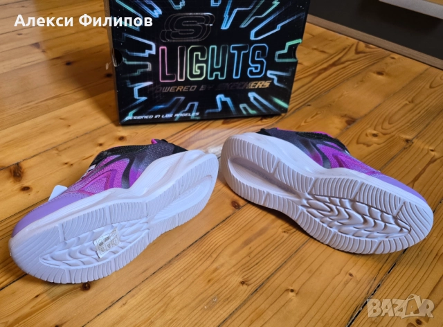 Светещи маратонки Skechers, снимка 7 - Детски маратонки - 52025739