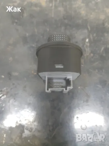 бутон ел.огледала голф, снимка 2 - Аксесоари и консумативи - 48399700