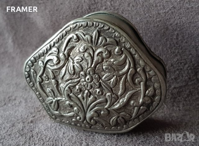 Рядка българска възрожденска сребърна кутийка за емфие 19век