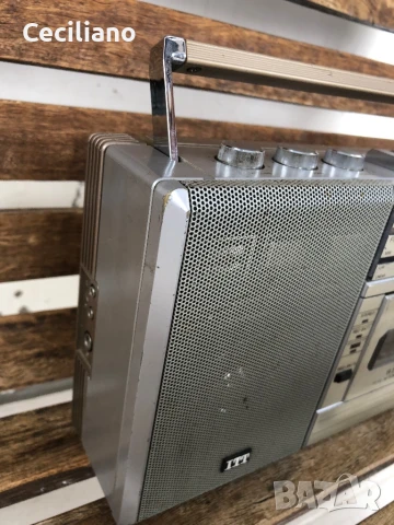 Радиокасетофон ITT WEEKEND 220-Germany Работи само радио!, снимка 3 - Радиокасетофони, транзистори - 51028706