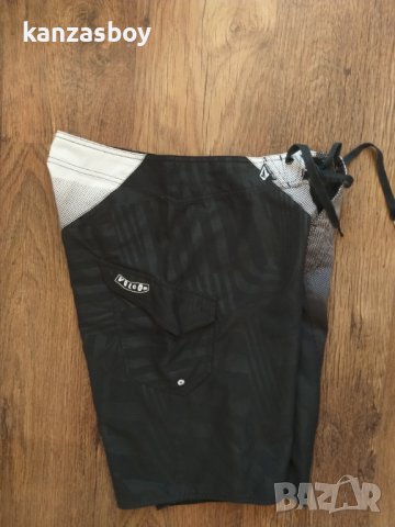 volcom - страхотни мъжки панталони, снимка 6 - Спортни дрехи, екипи - 37441638