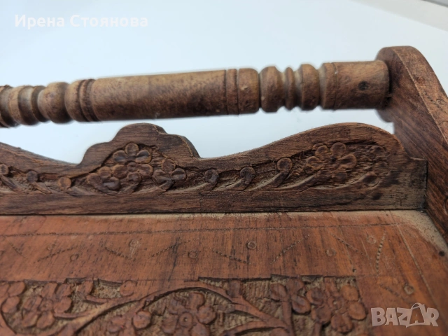 Винтидж табла за сервиране с ръчно резбовани флорални елементи, произход Индия около 1970 г. , снимка 3 - Декорация за дома - 53391589