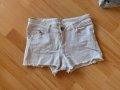 Къси бели панталонки, обличани само веднъж, снимка 1 - Къси панталони и бермуди - 28870972