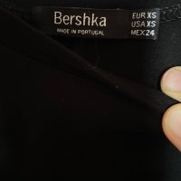 Тениска с елементи пиърсинг Bershka, снимка 4 - Тениски - 43638172