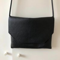 H&M черна кожена чанта кросбоди, снимка 2 - Чанти - 39912519